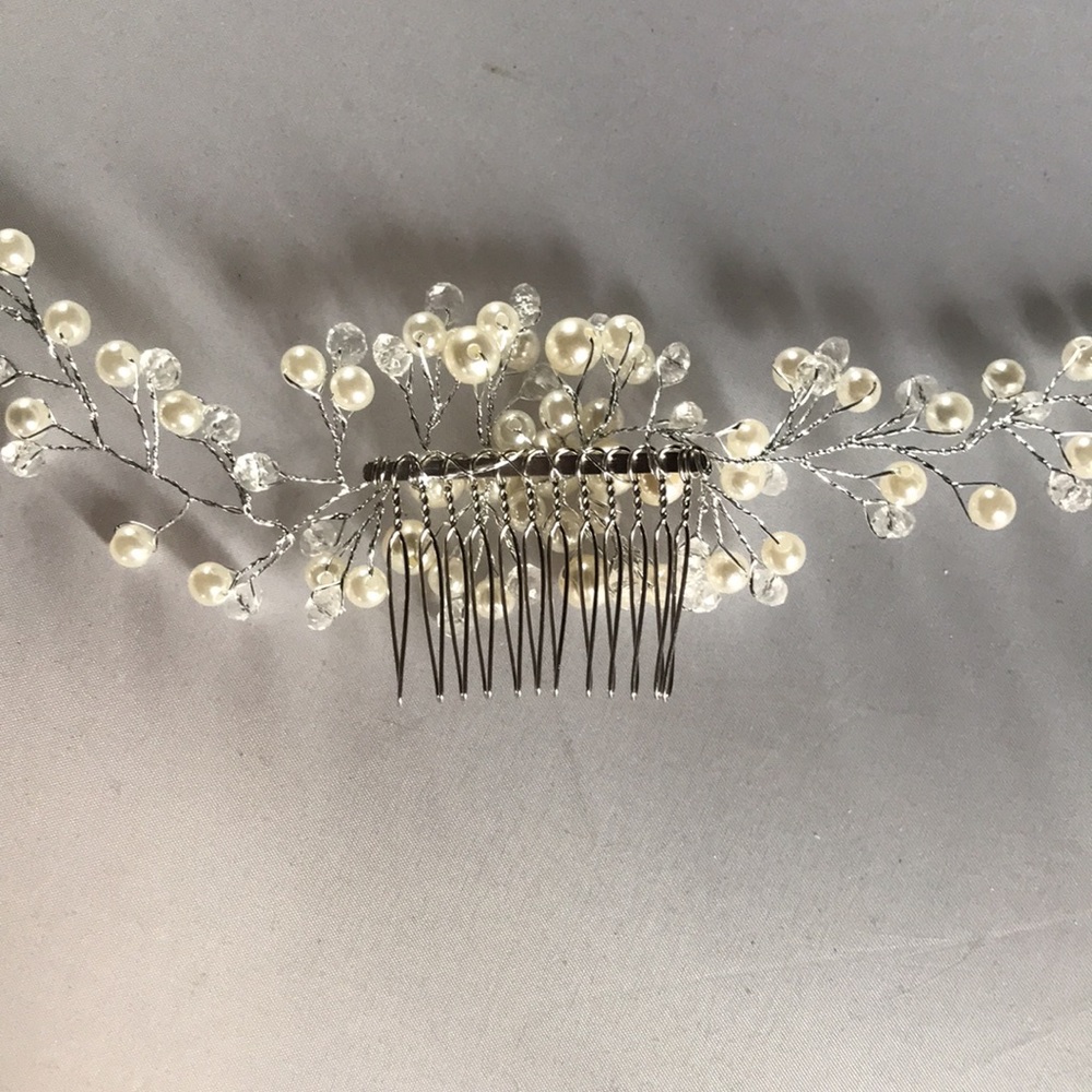 New! Pearl and Crystal Floral Hair Comb - Picture 8 of 8